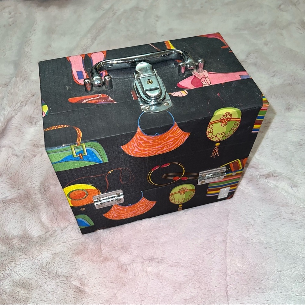 Makeup Organizing Box like new - beauty skincare women’s girl’s junior’s